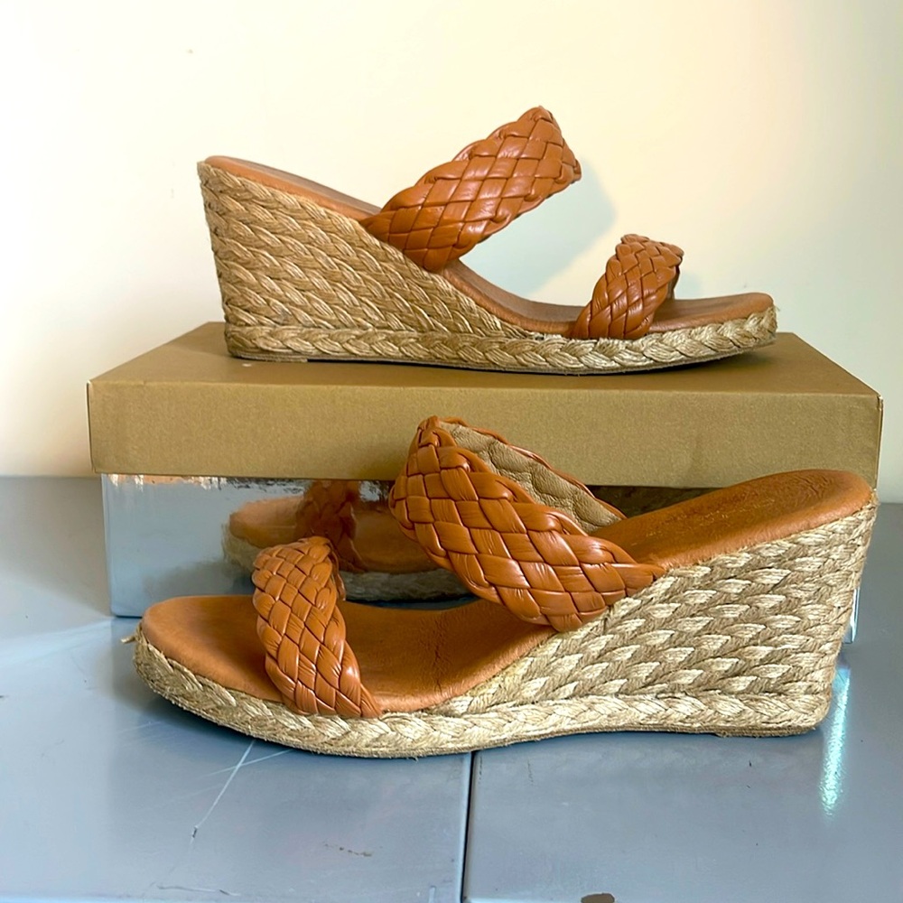Andre Assous “Aria” in Cuero color. Made in Spain. Gently used. Size 9 (39)